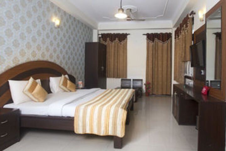 Room 9 of 24