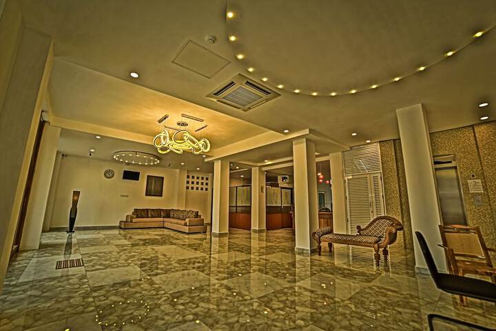 Room 4 of 9