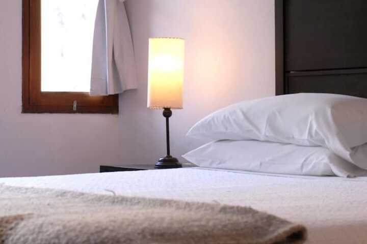 Room 8 of 33