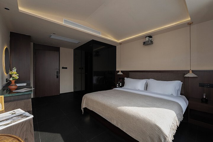 Room 17 of 60