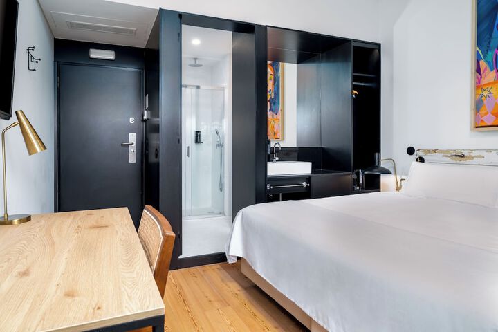 Room 3 of 74