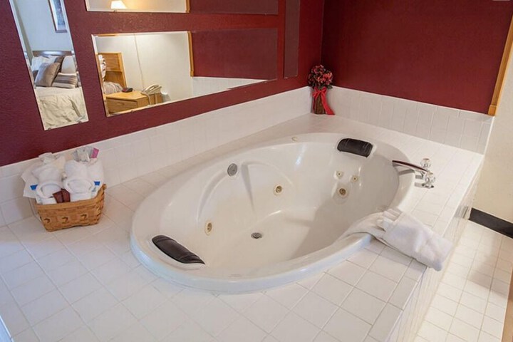 Hot Tub 22 of 37