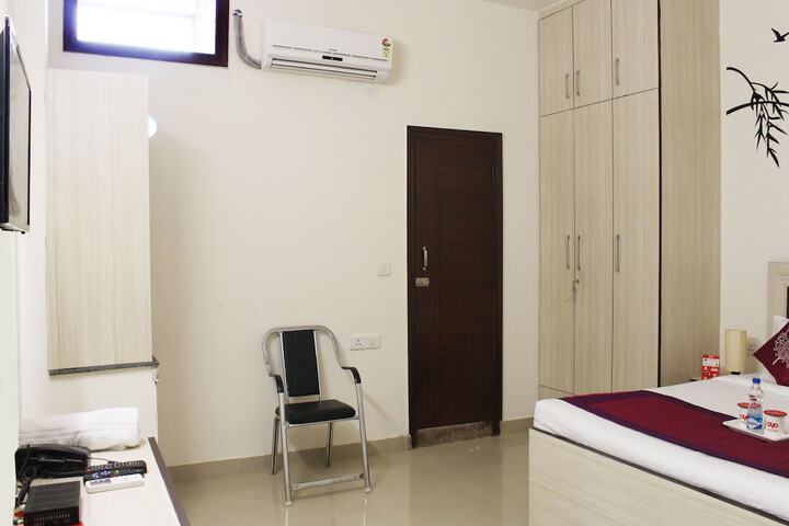 Room 16 of 19