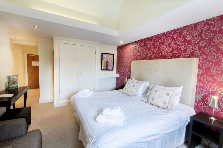 Room 2 of 32