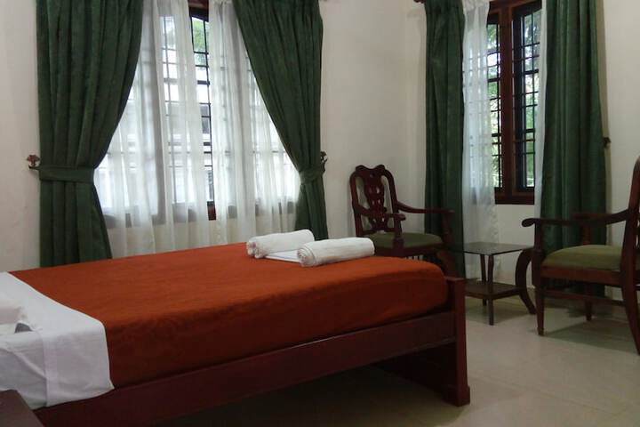 Room 30 of 63