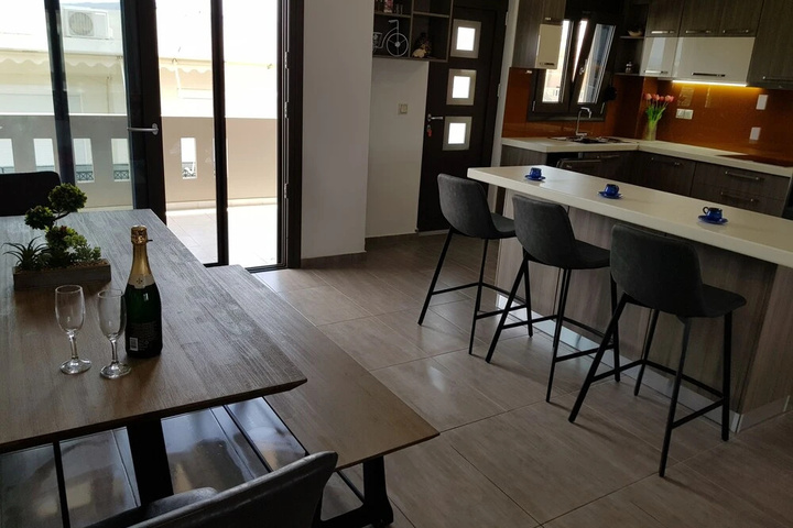 Room 2 of 2
