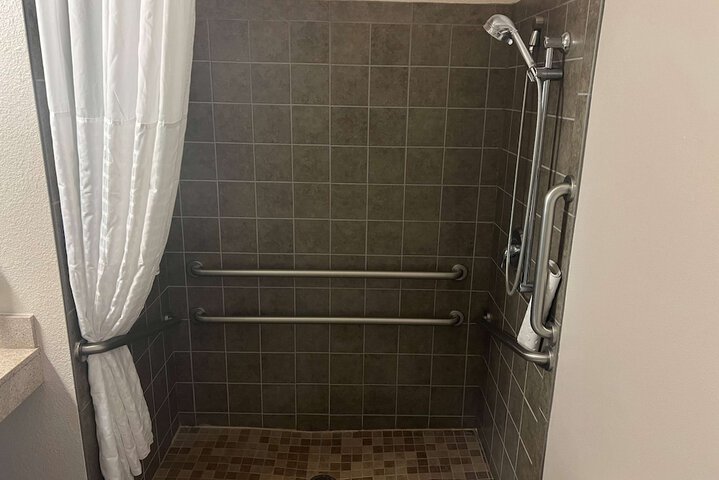 Room 34 of 40