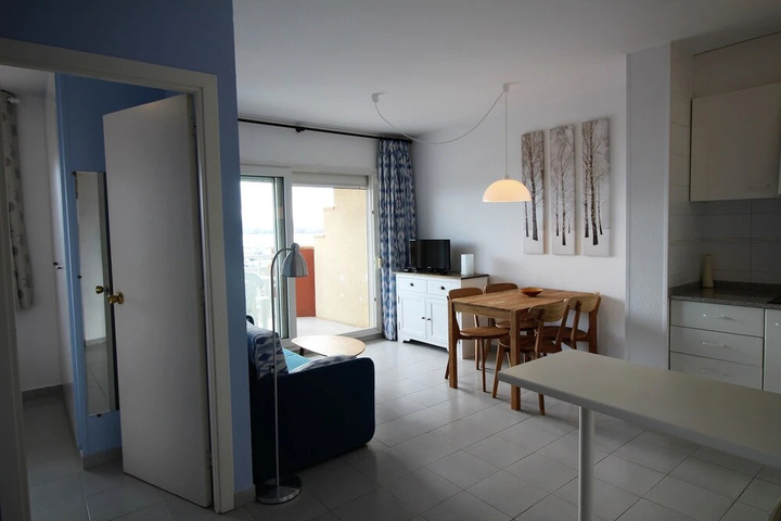 Room 4 of 9