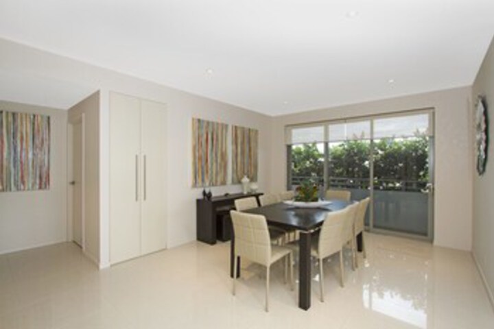 Room 3 of 10