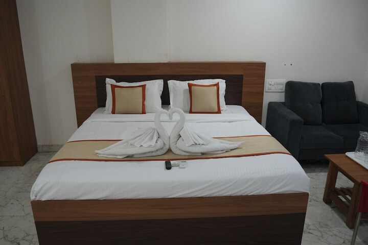 Room 15 of 27