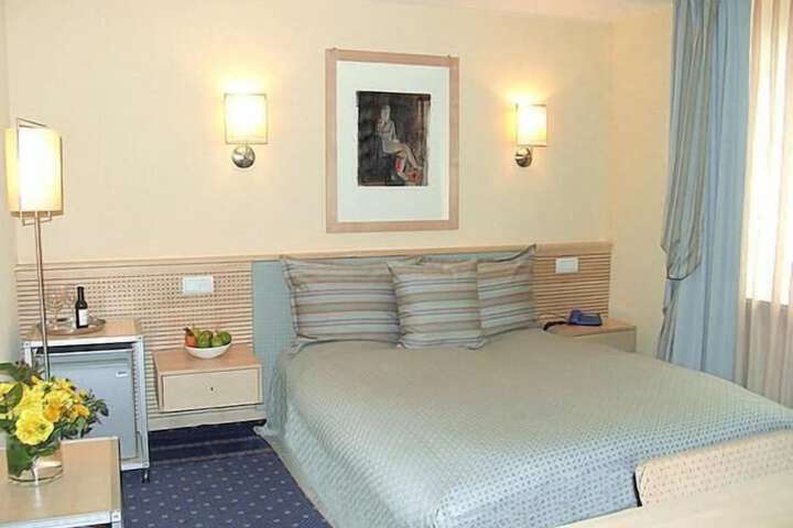 Room 10 of 45