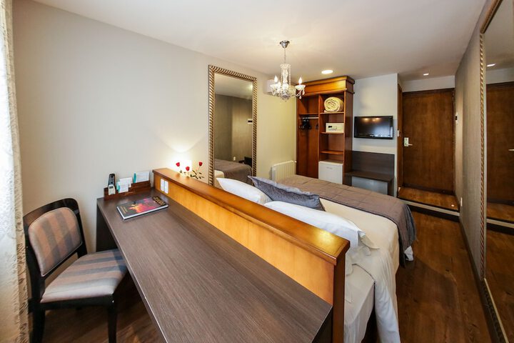 Room 7 of 98