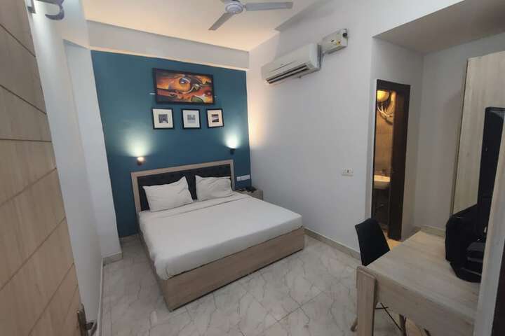 Room 4 of 15