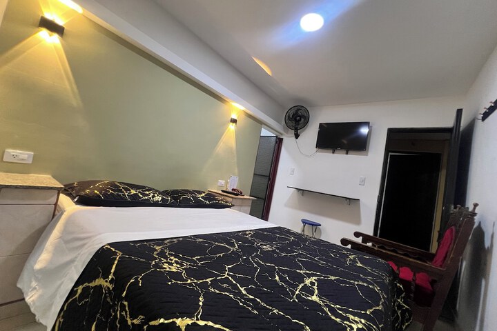 Room 4 of 15