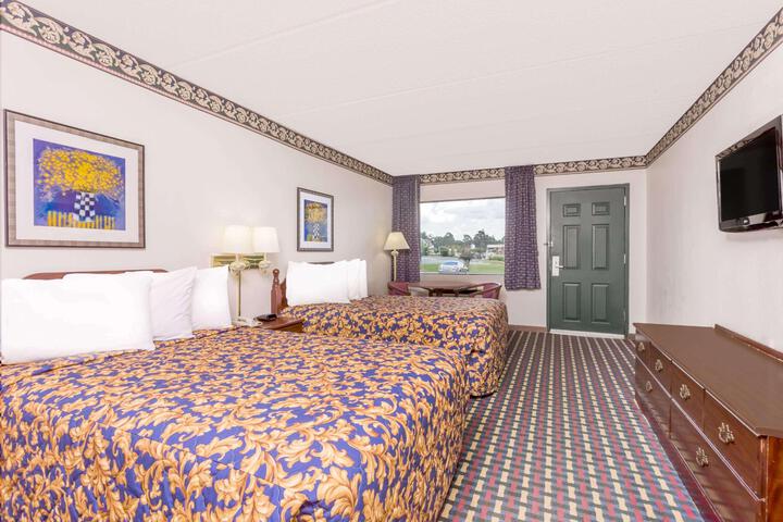 2 Double Beds (7 of 10)