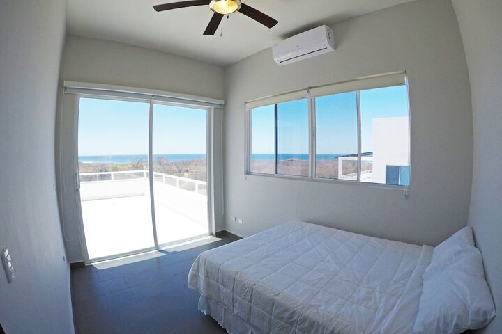 Room 4 of 108