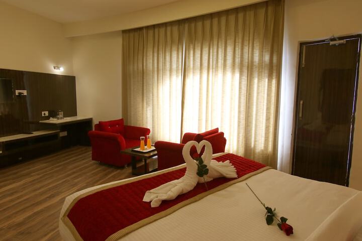 Room 6 of 76