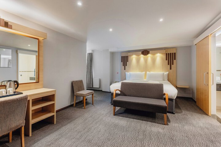 Room 52 of 119