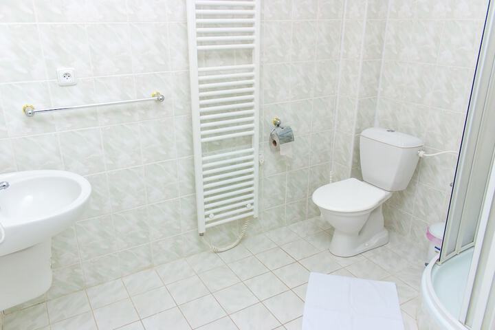 Room 9 of 36