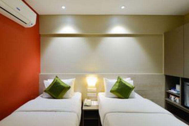 Room 35 of 61