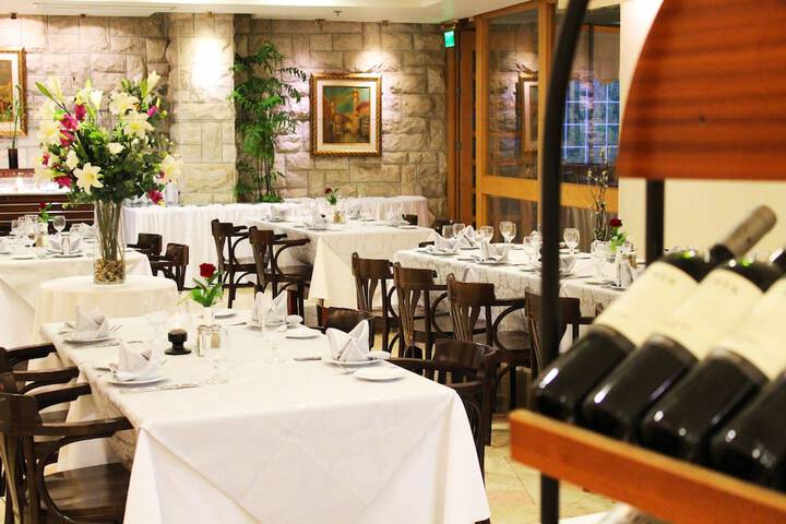 Dining 62 of 89