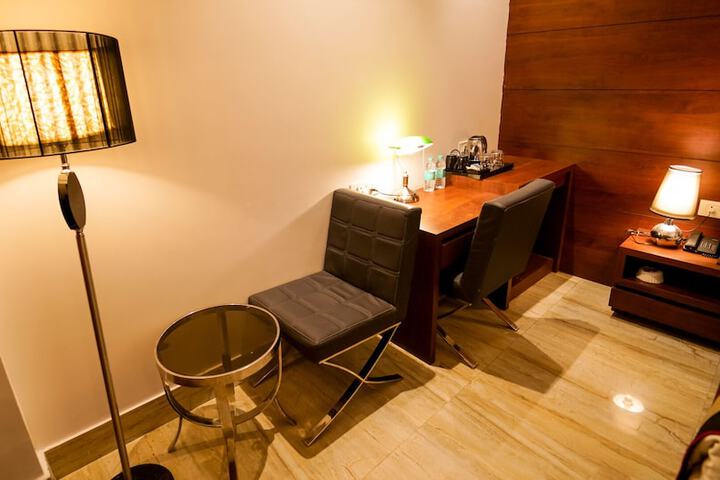 Room 9 of 18