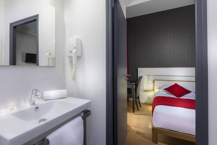 Room 42 of 53