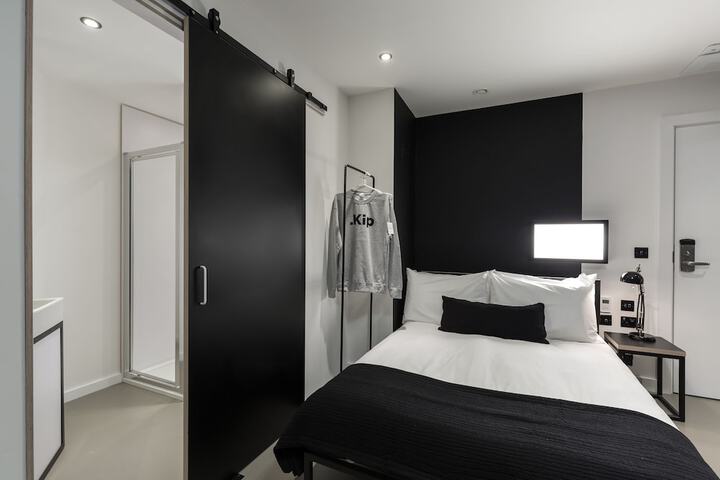 Room 28 of 71