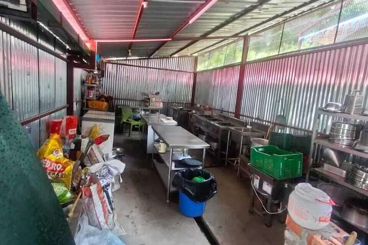 Dining 8 of 12
