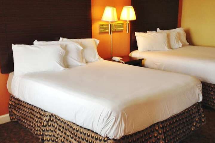 2 Double Beds (4 of 6)