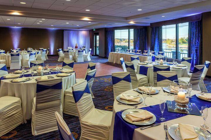 Ballroom/Hall 28 of 41