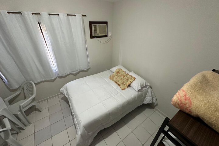Room 6 of 28