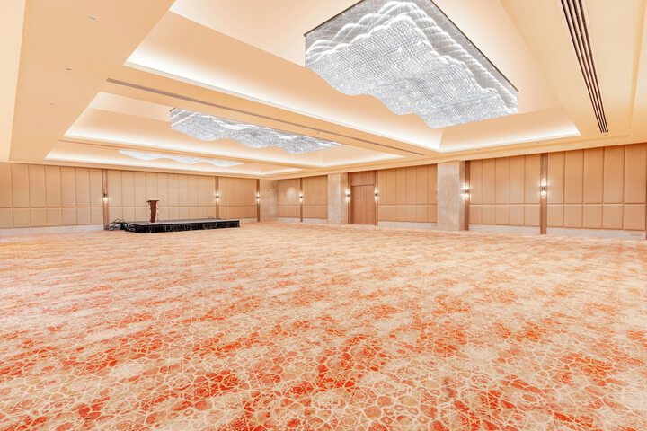 Ballroom/Hall 27 of 32
