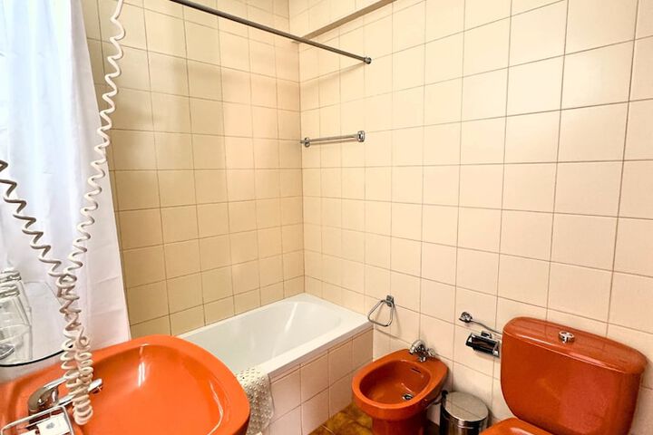 Room 18 of 28