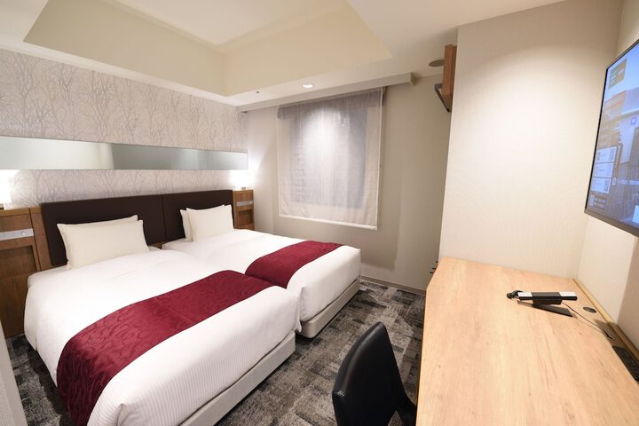 Room 11 of 36