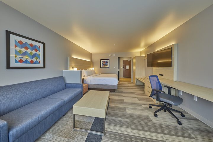 Room 10 of 37