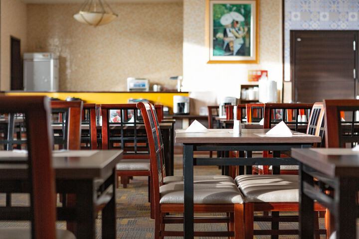 Dining 40 of 51