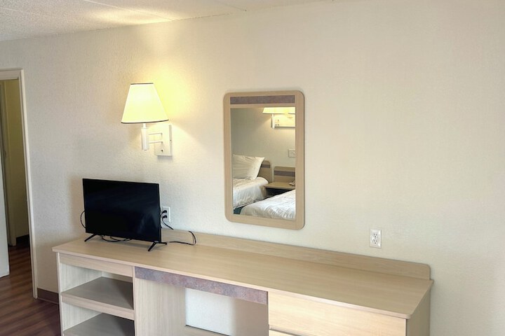 Room 4 of 17