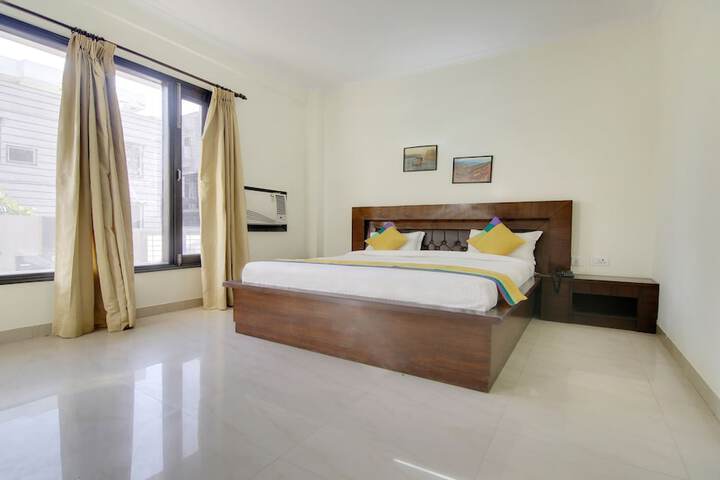 Room 9 of 28