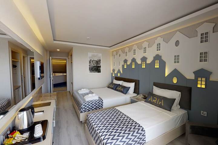 Room 13 of 74