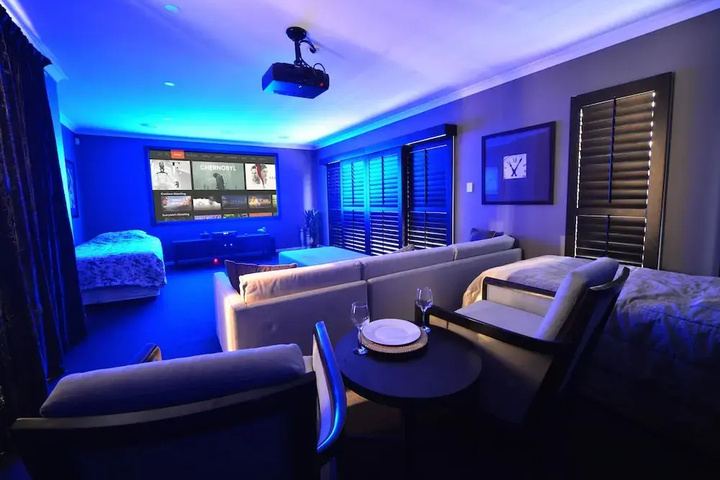 Room 4 of 28