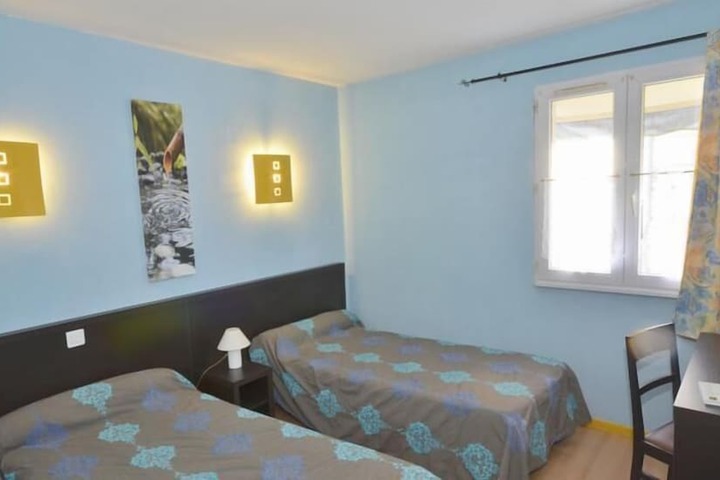 Room 8 of 25