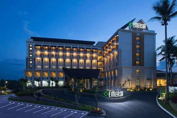 Photo of Emersia Hotel & Resort Batusangkar