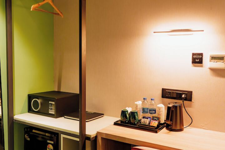 Room 30 of 48