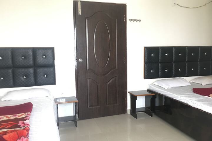 Room 6 of 27