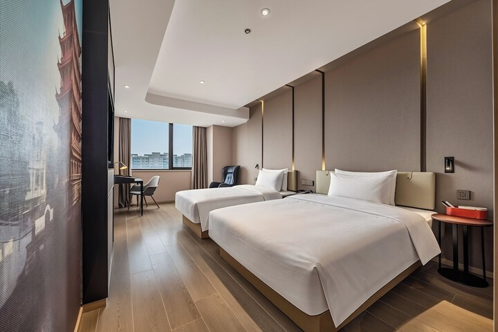 Room 21 of 38