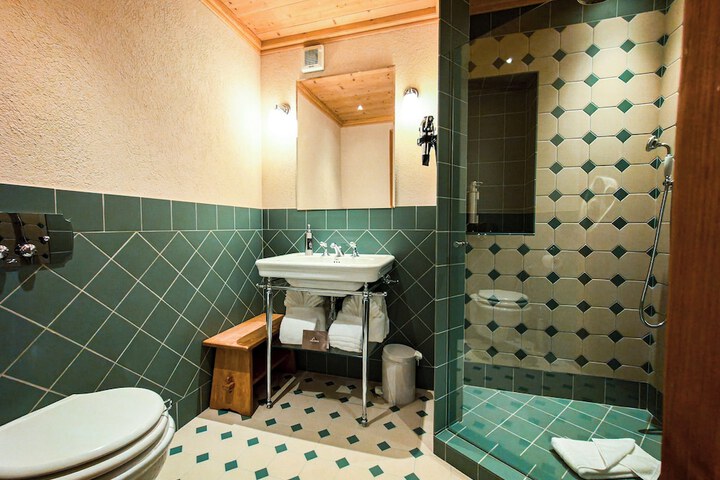 Room 3 of 34