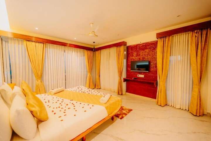 Room 27 of 54