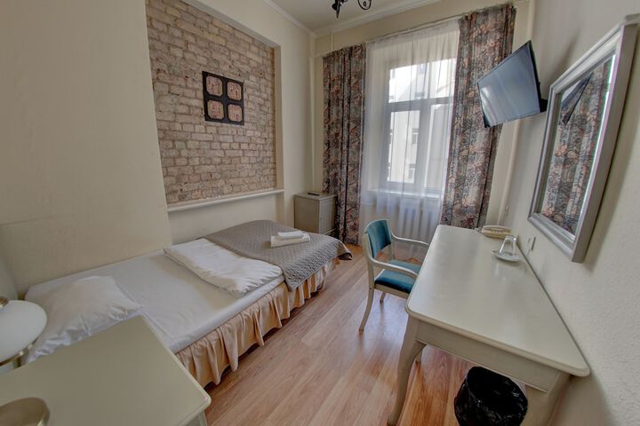 Room 40 of 272