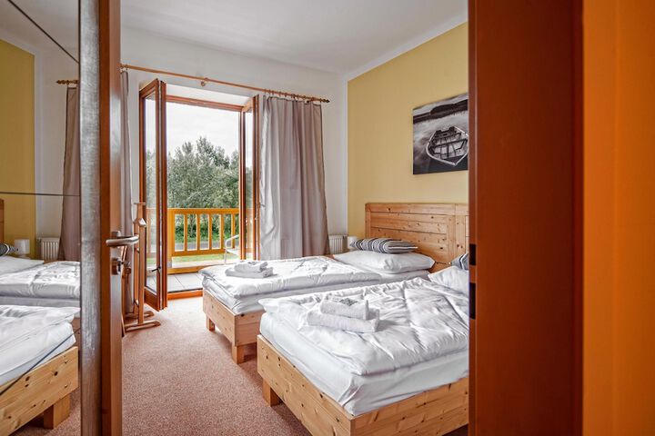 Room 10 of 42